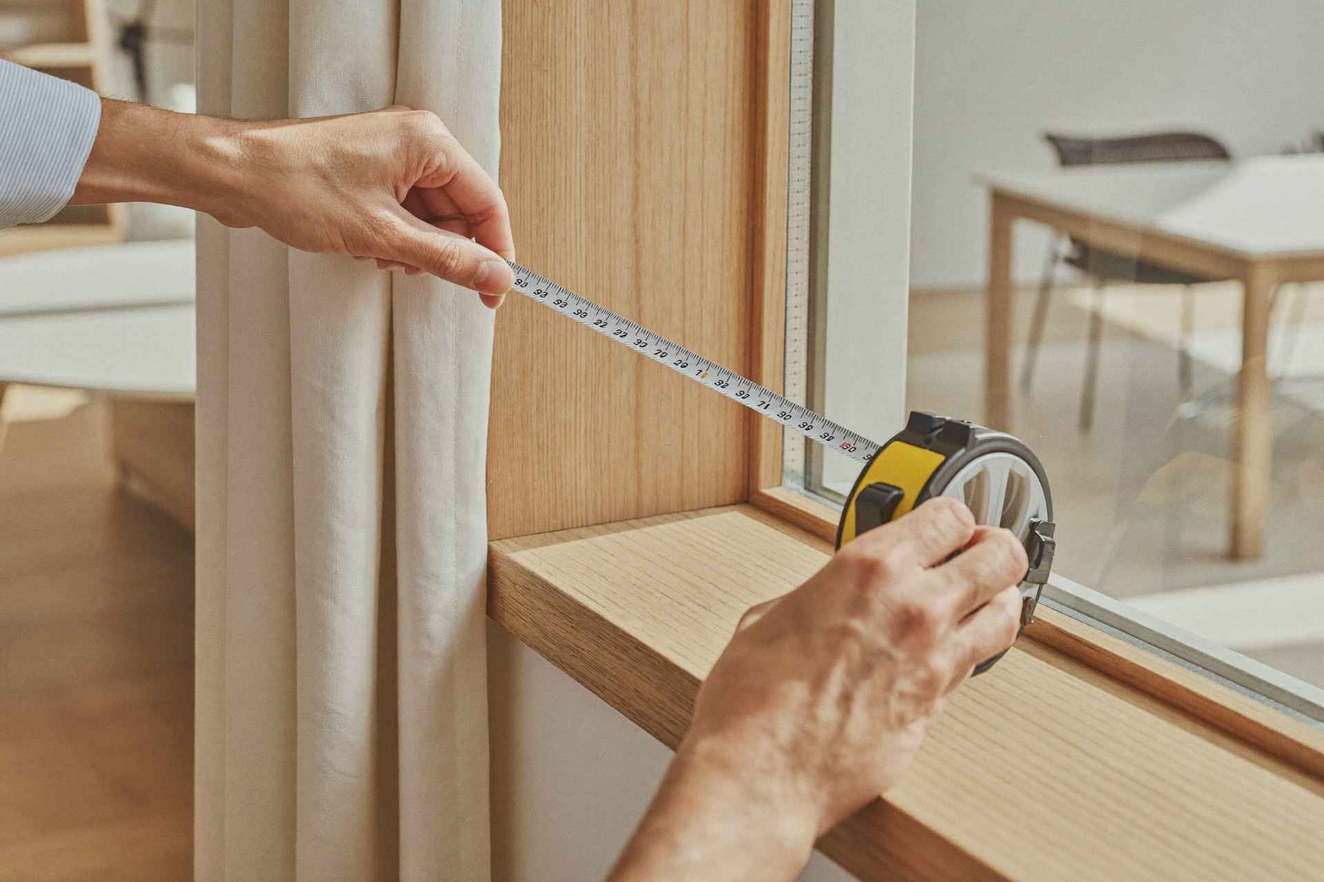Fenster für Vorhänge nach Mass ausmessen — persönliche Beratung von Bruderer Wohnen Steinach