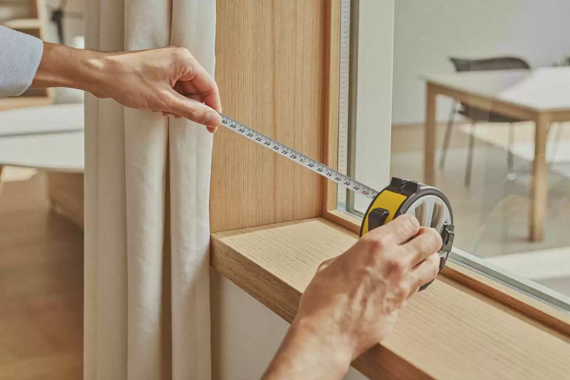 Fenster für Vorhänge nach Mass ausmessen — persönliche Beratung von Bruderer Wohnen Steinach